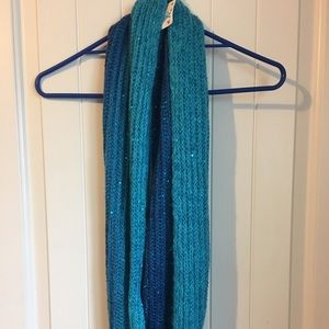 Knitted sequin infinity turquoise/blue scarf NWT